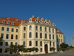 Fotografie Attraktion  Im Landhaus ist das Stadtmuseum von Dresden mit einer Ausstellung zur Stadthistorie beheimatet