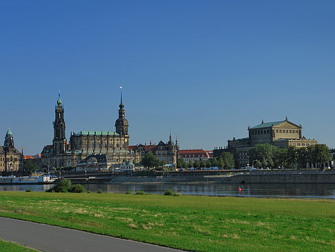 Foto Canalettoblick mit Wiese - Dresden