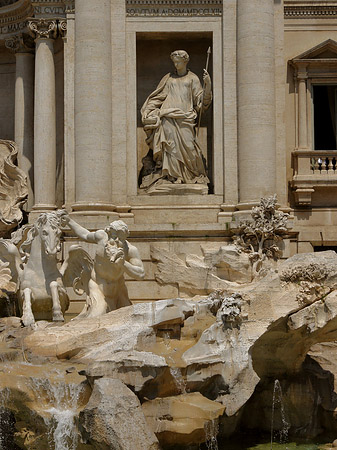 Statuen am Trevibrunnen - Latium (Rom) (Rom)