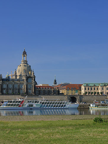 Fotos Brühlsche Terrasse mit Wiese