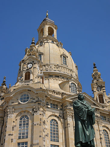 Lutherdenkmal vor der Frauenkirche Foto 