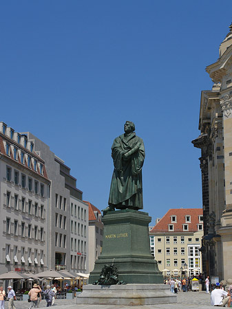 Lutherdenkmal vor der Frauenkirche Foto 