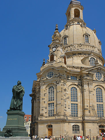 Lutherdenkmal vor der Frauenkirche Foto 