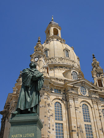 Lutherdenkmal vor der Frauenkirche Fotos