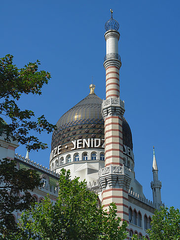 Foto Kuppel und Schornsteine