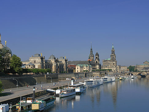 Augustusbrücke mit Schlossplatz