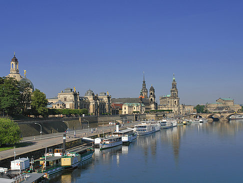 Augustusbrücke mit Schlossplatz Foto 