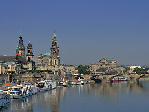 Augustusbrücke mit Schlossplatz Foto 