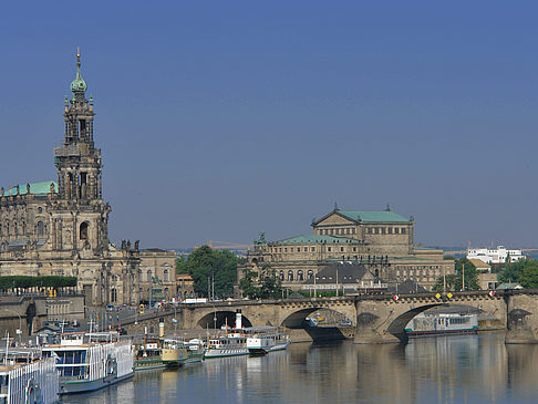 Augustusbrücke mit Schlossplatz Fotos