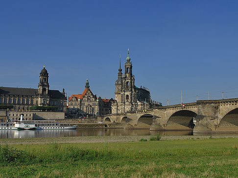 Fotos Augustusbrücke mit Wiese