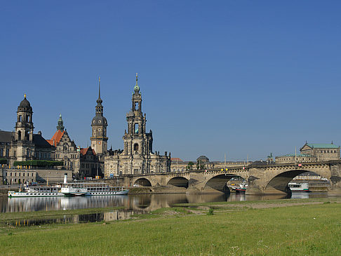 Fotos Augustusbrücke mit Wiese | Dresden