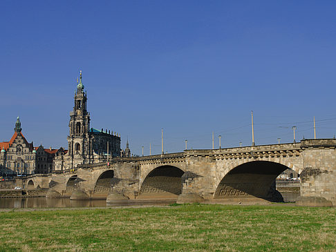 Foto Augustusbrücke mit Wiese