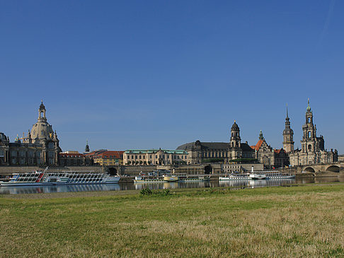 Foto Brühlsche Terrasse mit Wiese
