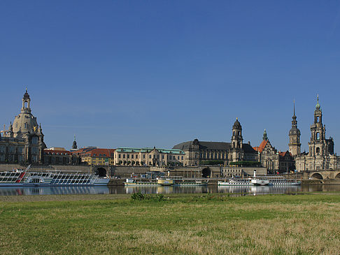 Brühlsche Terrasse mit Wiese Fotos