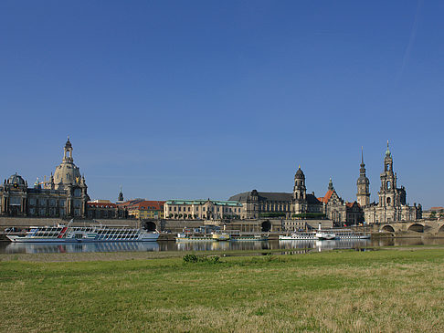 Foto Brühlsche Terrasse mit Wiese