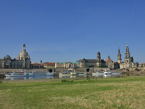 Brühlsche Terrasse mit Wiese Foto 