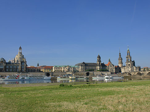 Foto Brühlsche Terrasse mit Wiese