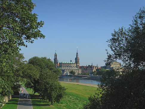 Canalettoblick durch Bäume Foto 