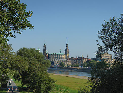 Canalettoblick durch Bäume Fotos