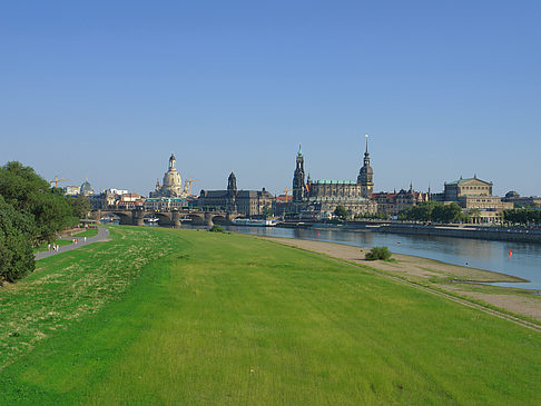 Foto Canalettoblick mit Wiese