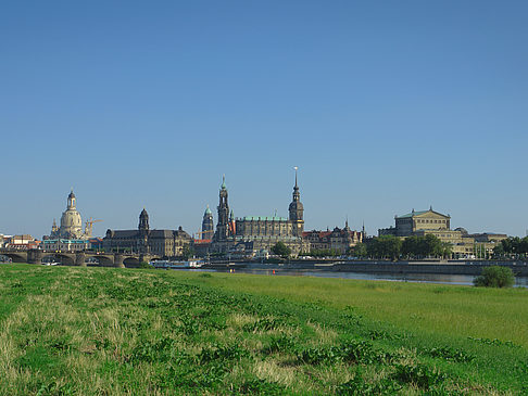 Canalettoblick mit Wiese Fotos