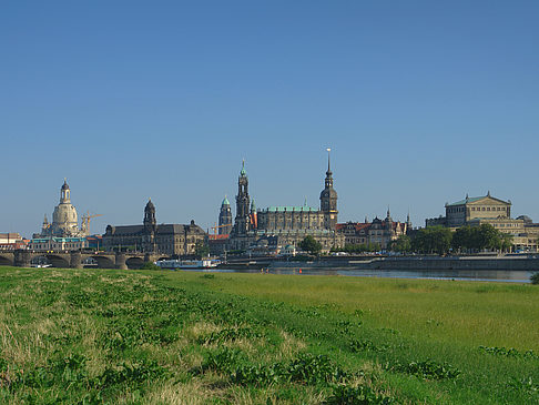 Foto Canalettoblick mit Wiese