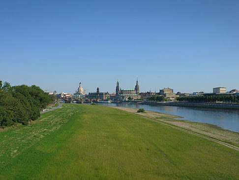 Foto Canalettoblick mit Wiese - Dresden