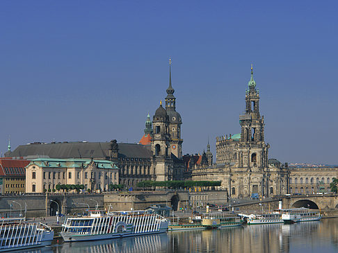 Blick auf den Schlossplatz Fotos