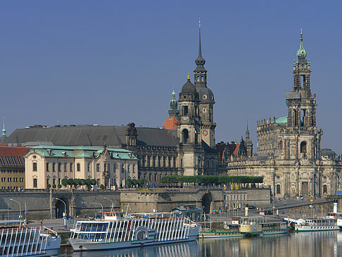 Blick auf den Schlossplatz Fotos
