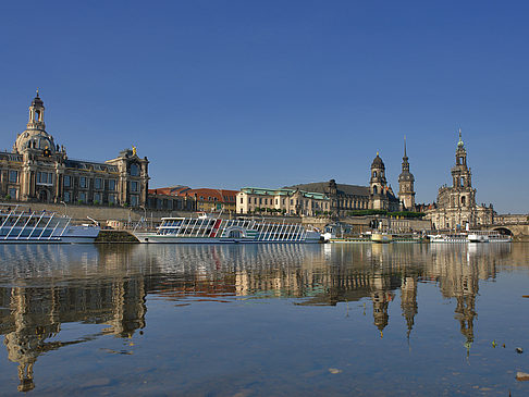 Elbe vor dem Terrassenufer Foto 