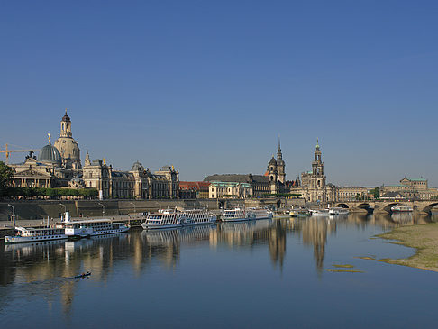 Elbe vor dem Terrassenufer Fotos