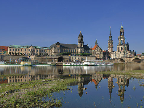 Blick auf den Schlossplatz Fotos