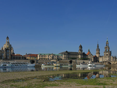 Blick auf den Schlossplatz Fotos