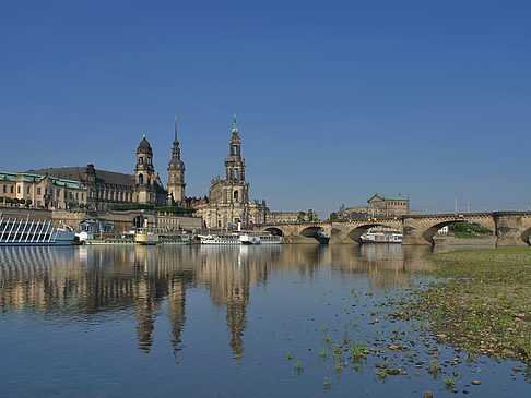 Blick auf den Schlossplatz Fotos