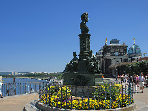 Foto Ernst-Rietschel-Denkmal