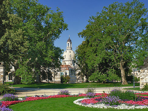 Garten vor Frauenkirche Fotos