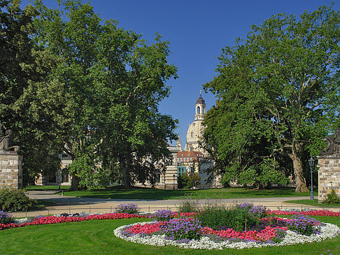 Garten vor Frauenkirche