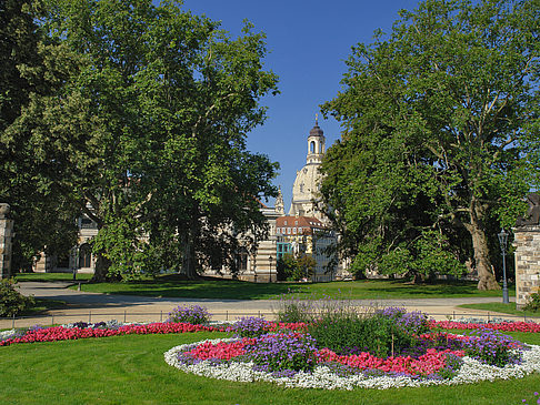 Garten vor Frauenkirche