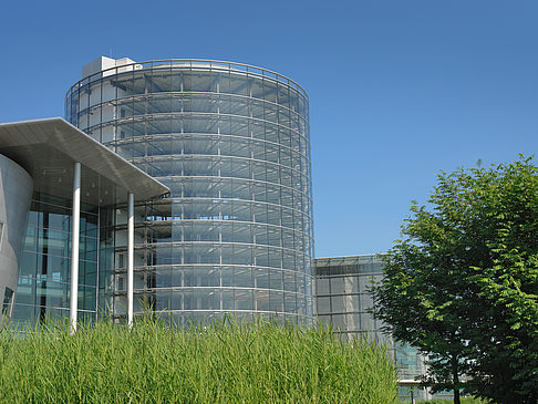 Foto Gläserne Manufaktur mit Wiese - Dresden