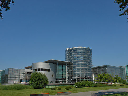 Foto Gläserne Manufaktur mit Wiese - Dresden