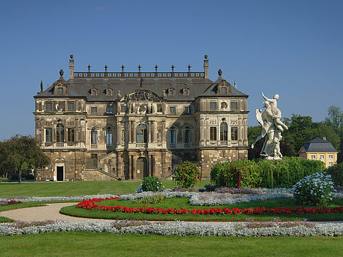 Fotos Statue vor dem Palais