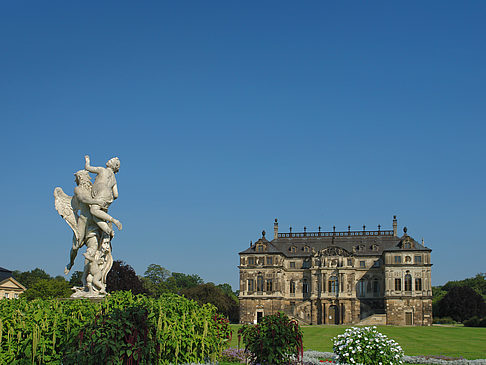 Foto Statue vor dem Palais