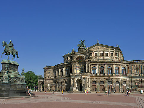 Foto König-Johann-Statue mit Semperoper - Dresden