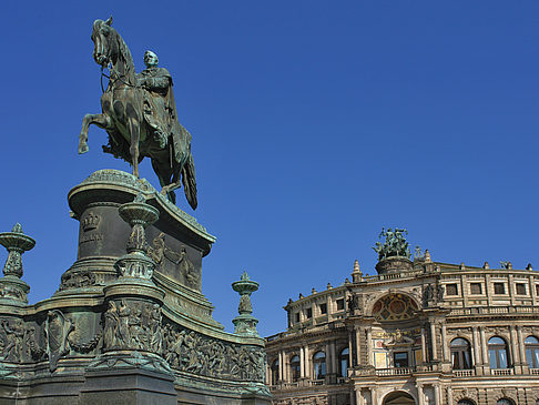 Fotos König-Johann-Statue mit Semperoper | Dresden