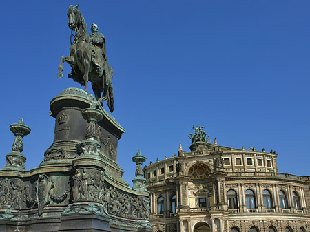 König-Johann-Statue mit Semperoper - Sachsen (Dresden)