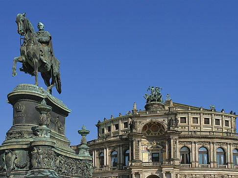 Fotos König-Johann-Statue mit Semperoper | Dresden
