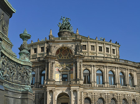 Foto König-Johann-Statue mit Semperoper