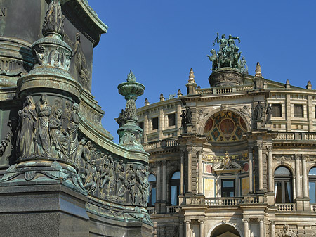 König-Johann-Statue mit Semperoper