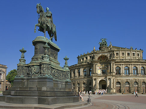 Fotos König-Johann-Statue mit Semperoper | Dresden