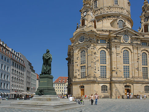 Lutherdenkmal vor der Frauenkirche Foto 